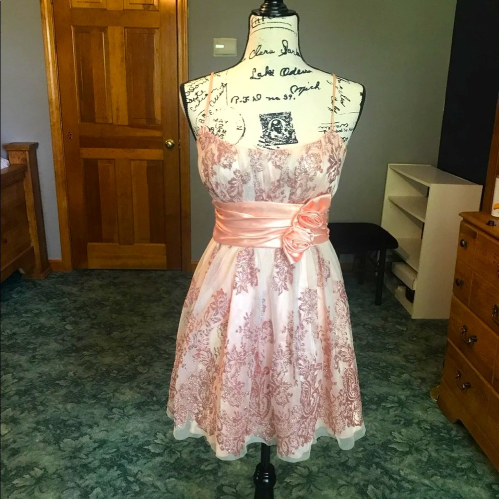 Prom or special event dress womens 5/6 peach